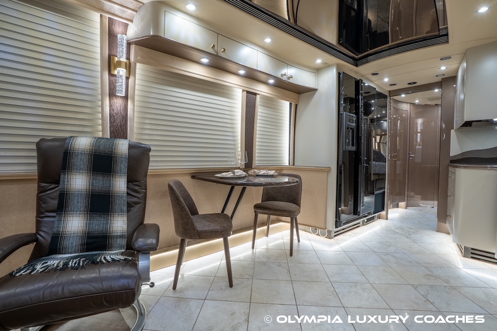 2006 Prevost Legendary XLII For Sale