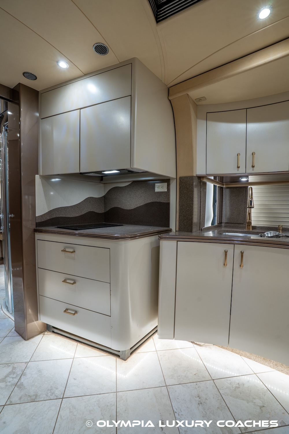 2006 Prevost Legendary XLII For Sale