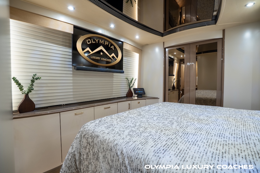 2006 Prevost Legendary XLII For Sale