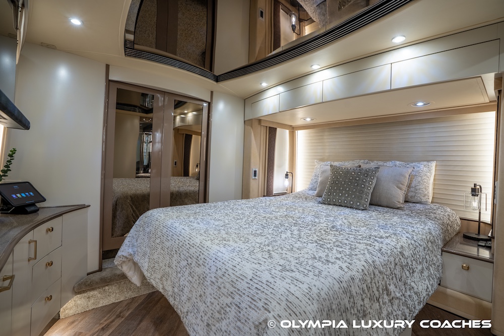 2006 Prevost Legendary XLII For Sale