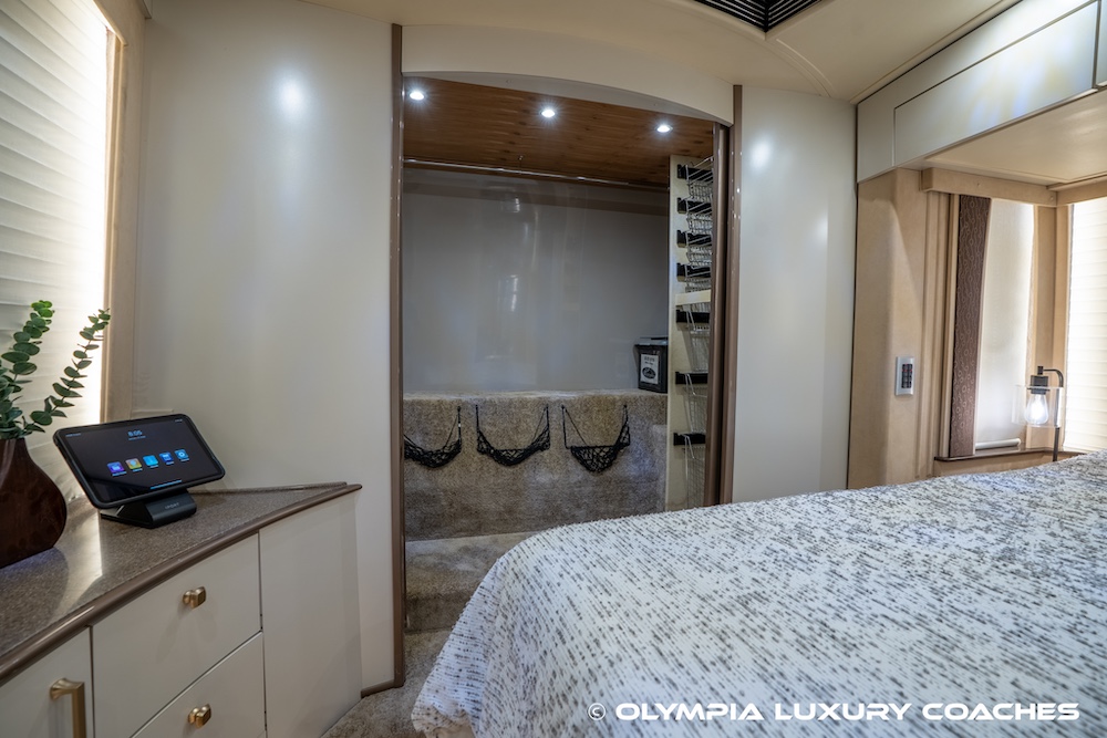 2006 Prevost Legendary XLII For Sale