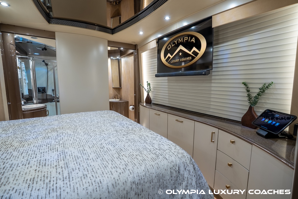 2006 Prevost Legendary XLII For Sale