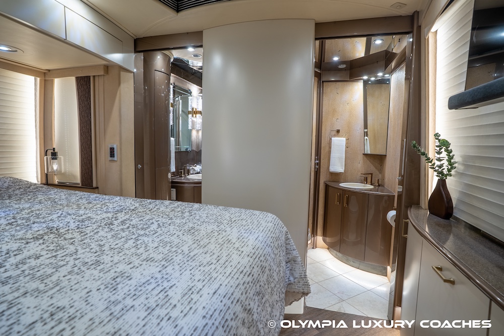 2006 Prevost Legendary XLII For Sale