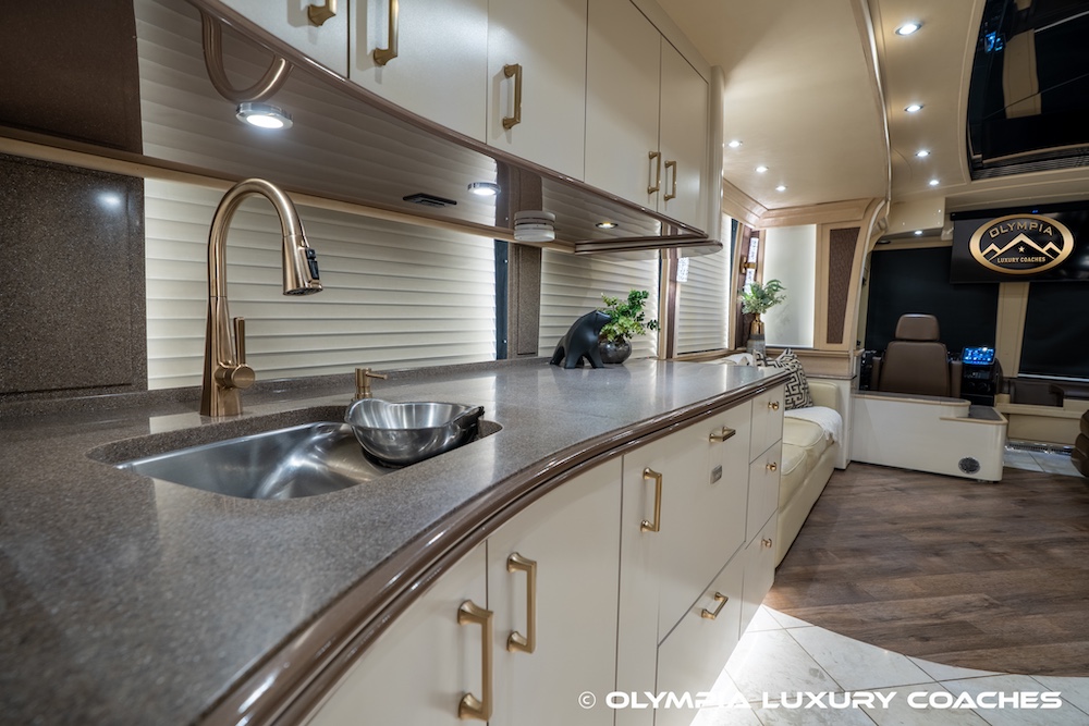 2006 Prevost Legendary XLII For Sale