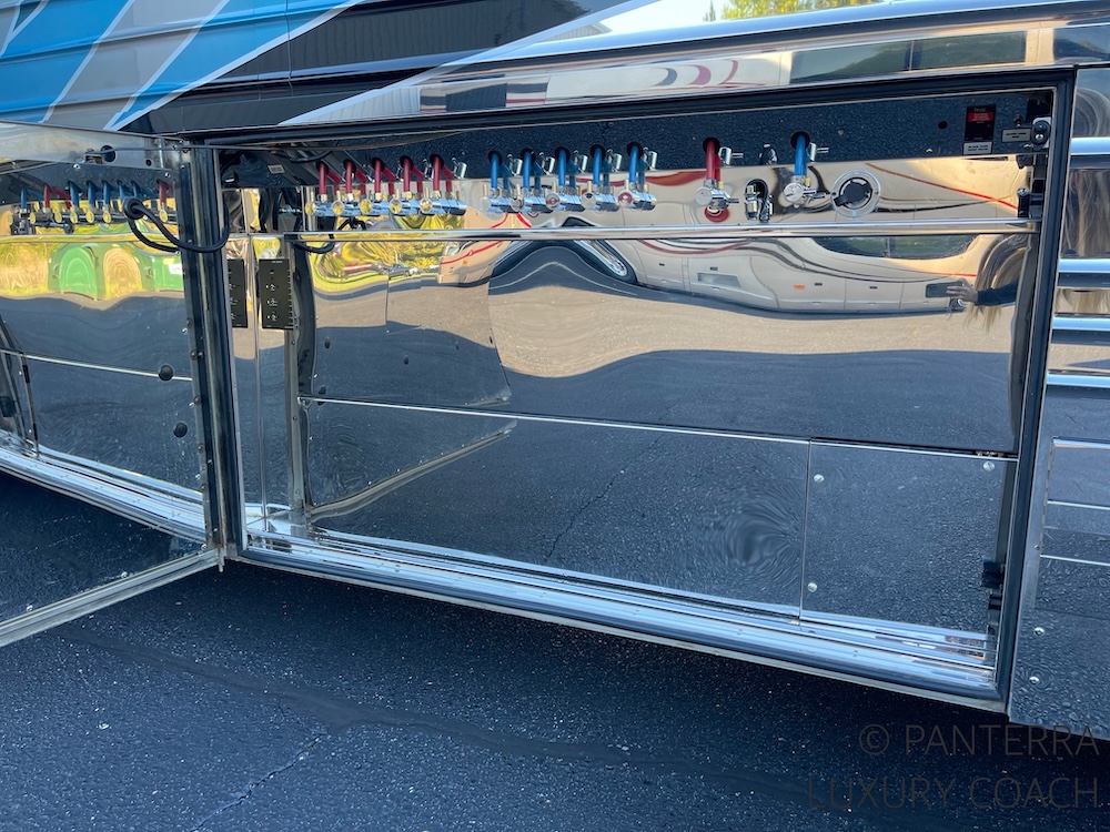 2006 Prevost Legendary XLII For Sale