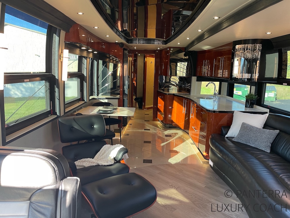 2006 Prevost Legendary XLII For Sale