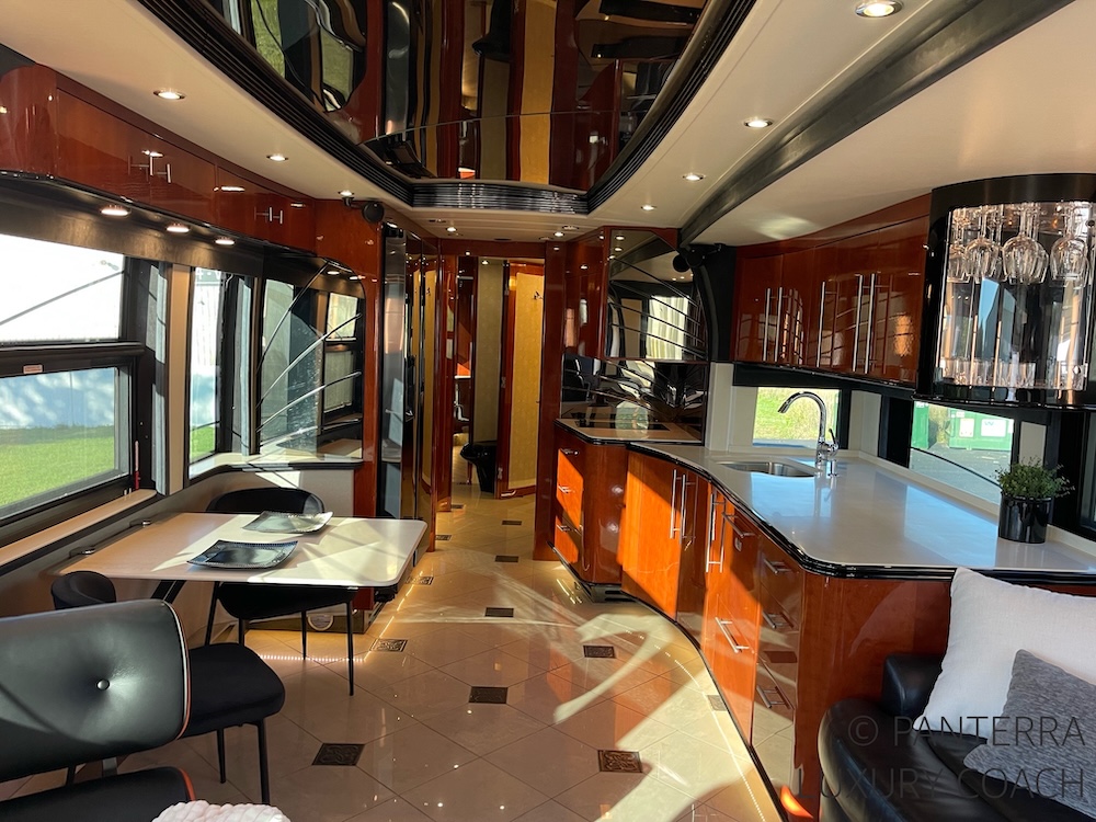 2006 Prevost Legendary XLII For Sale