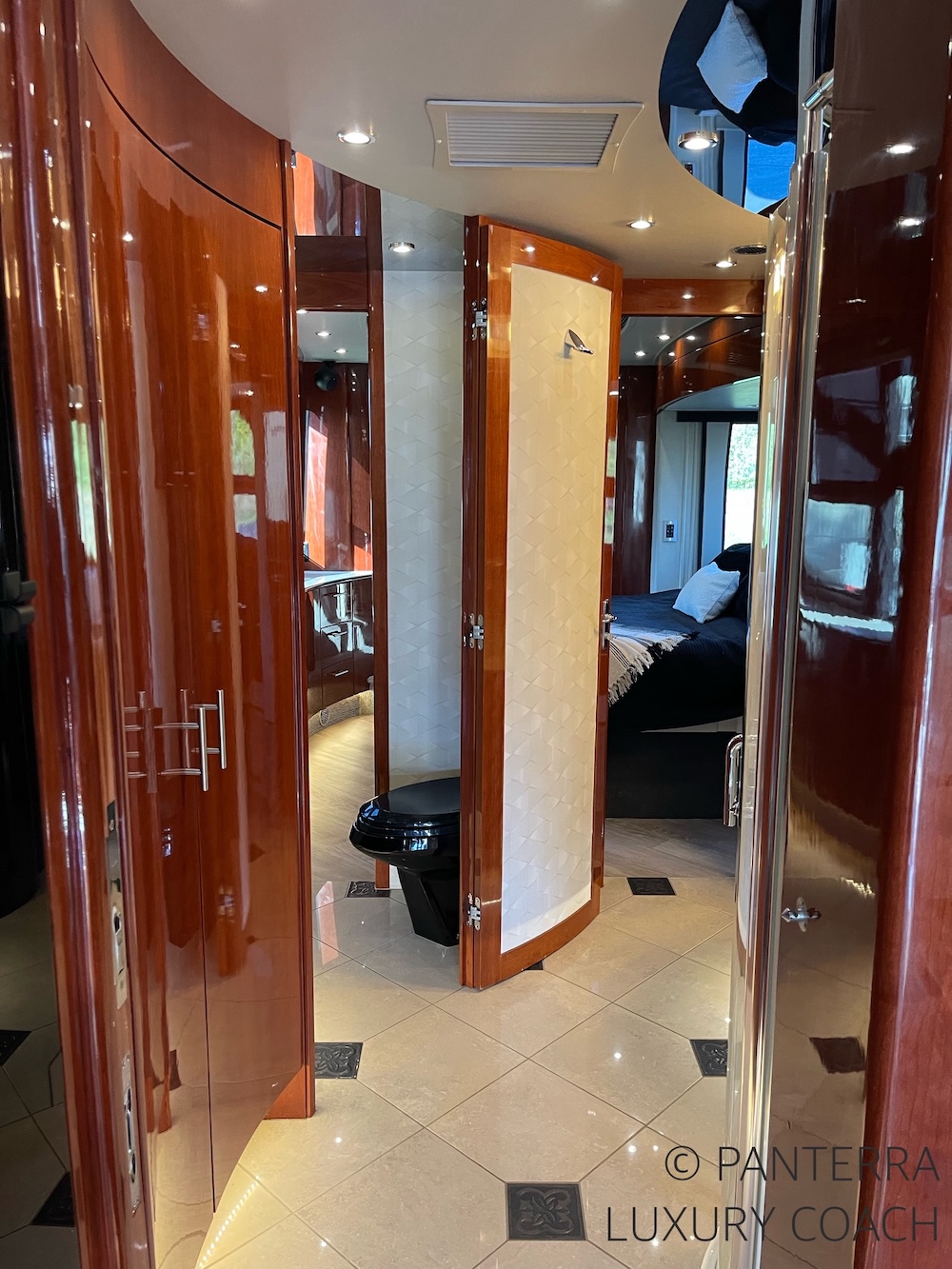 2006 Prevost Legendary XLII For Sale