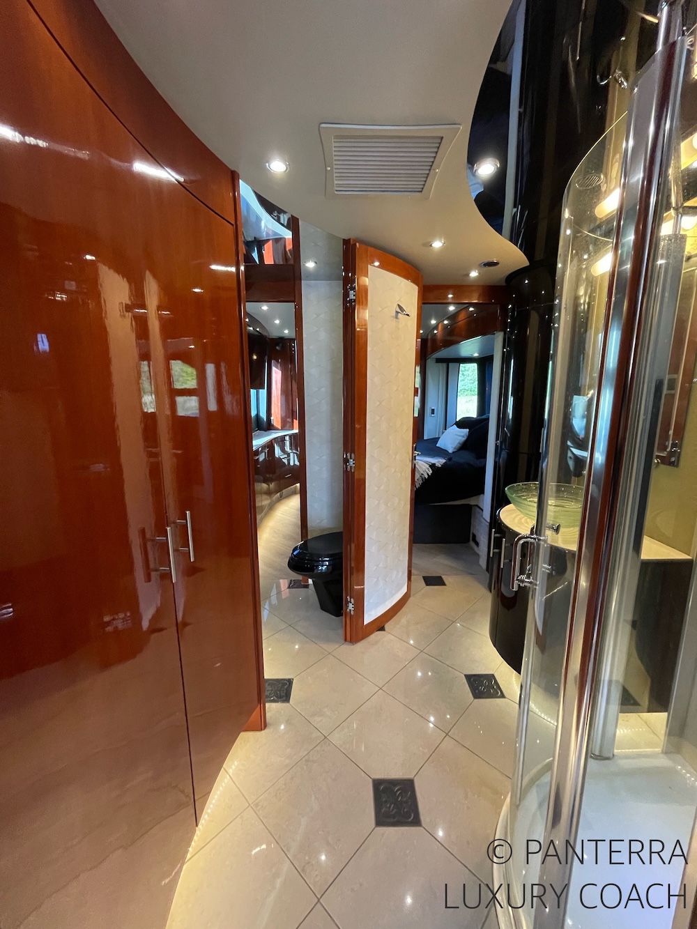 2006 Prevost Legendary XLII For Sale