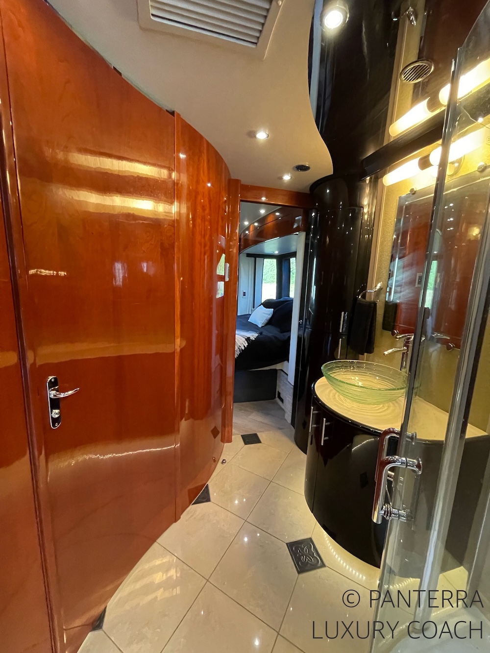2006 Prevost Legendary XLII For Sale