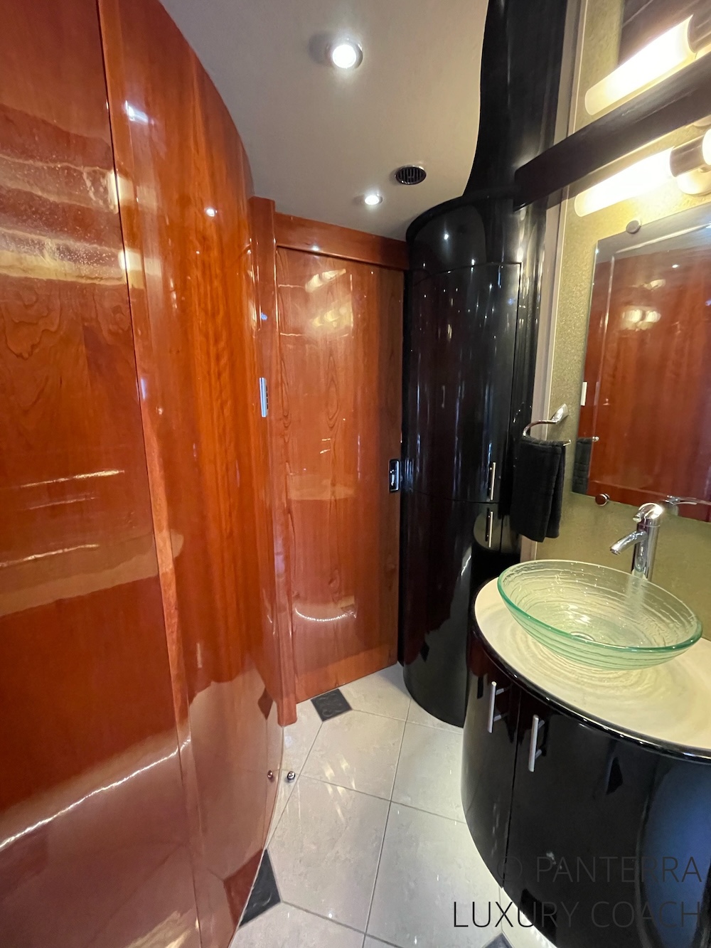 2006 Prevost Legendary XLII For Sale