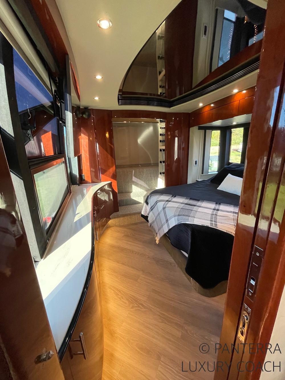 2006 Prevost Legendary XLII For Sale