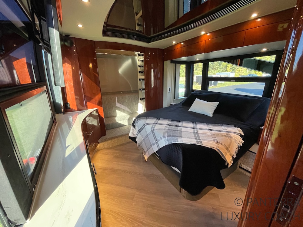 2006 Prevost Legendary XLII For Sale