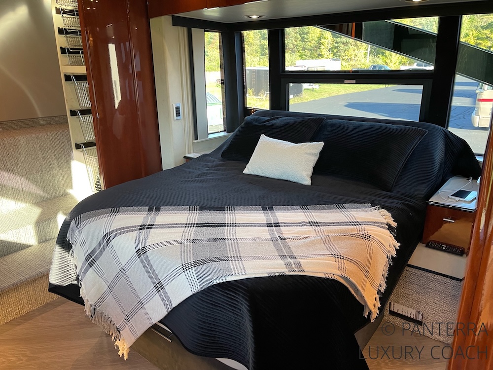 2006 Prevost Legendary XLII For Sale