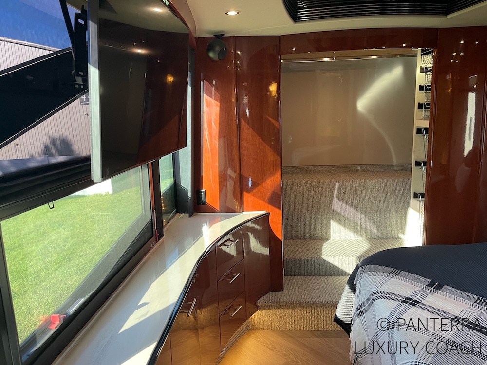 2006 Prevost Legendary XLII For Sale