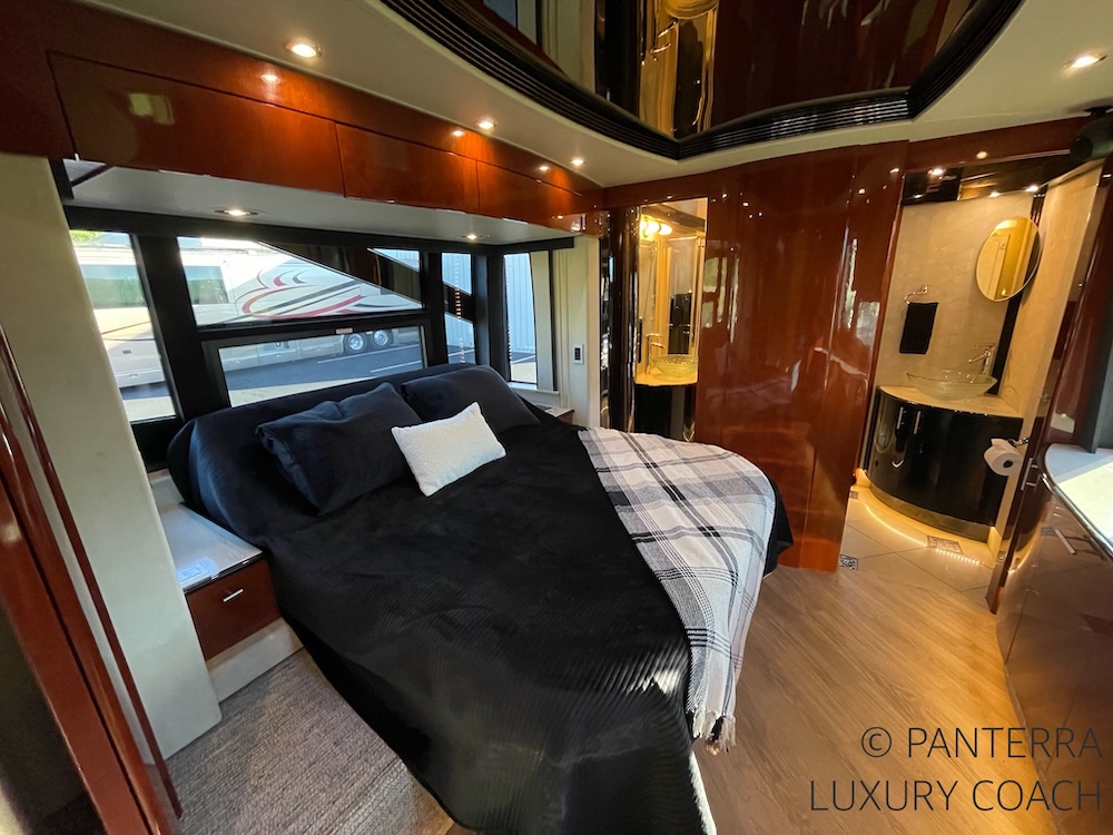 2006 Prevost Legendary XLII For Sale