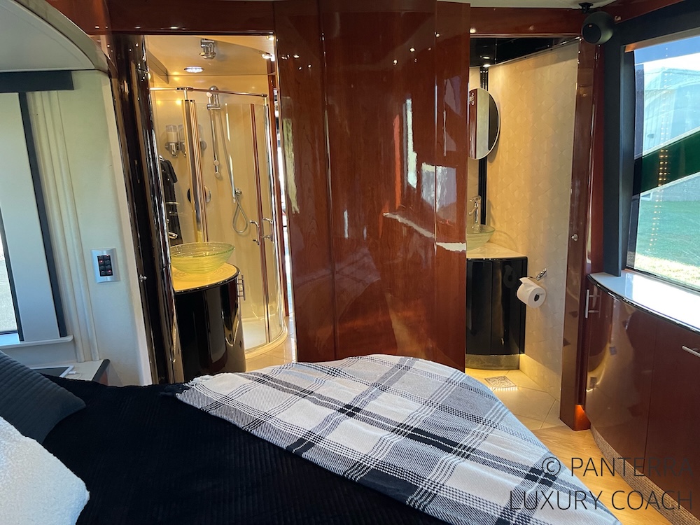 2006 Prevost Legendary XLII For Sale