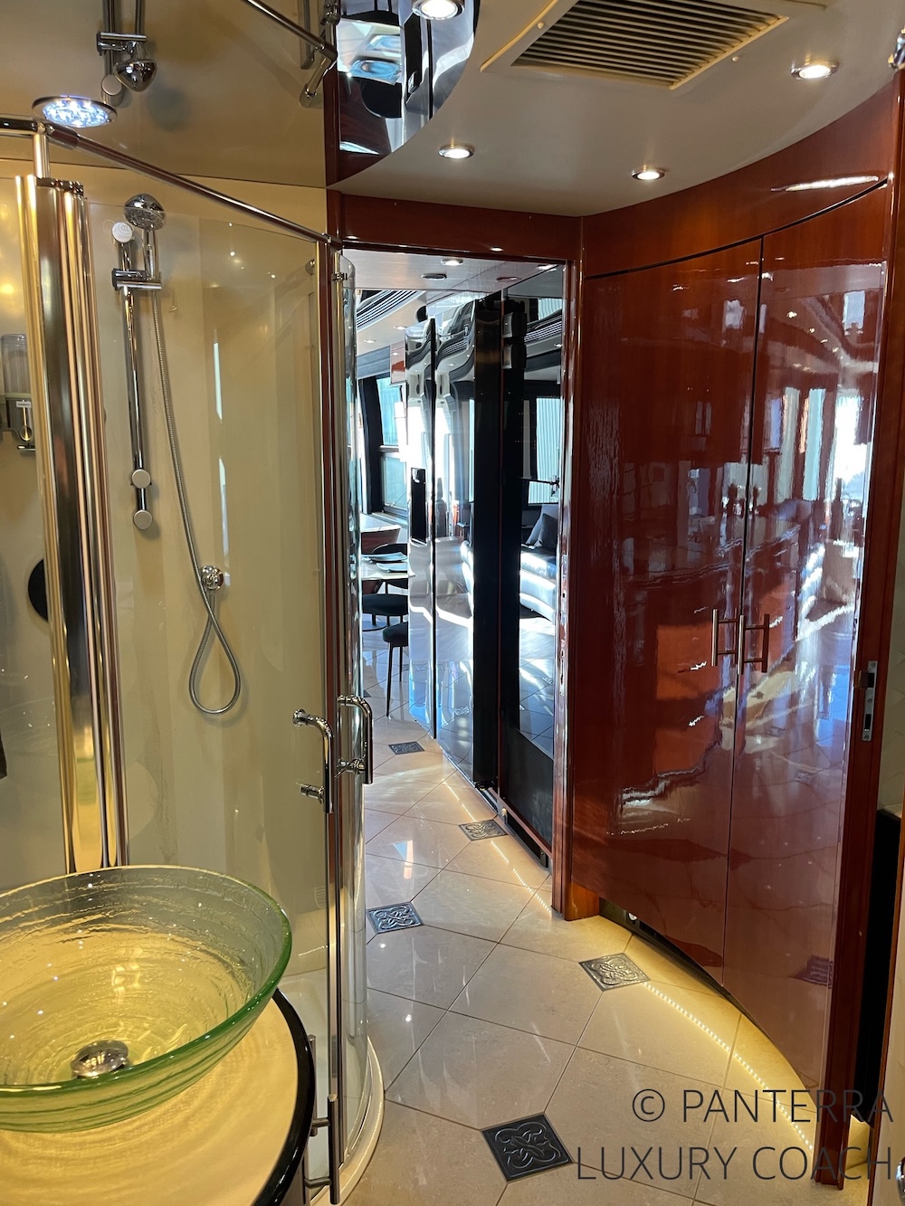 2006 Prevost Legendary XLII For Sale