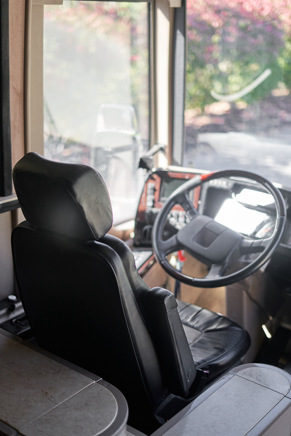 2006 Prevost Legendary XLII For Sale