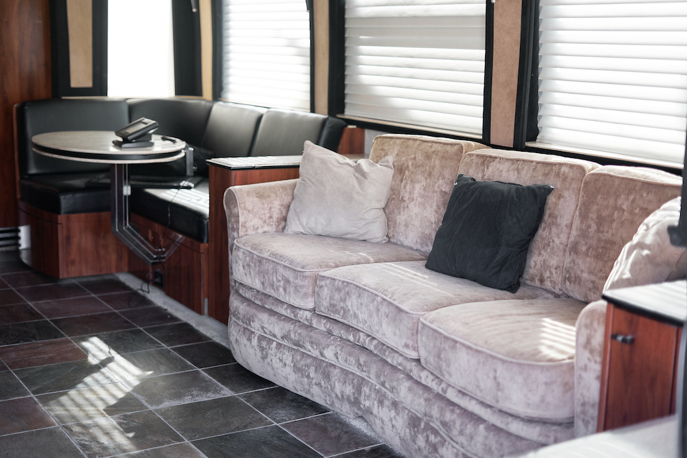 2006 Prevost Legendary XLII For Sale