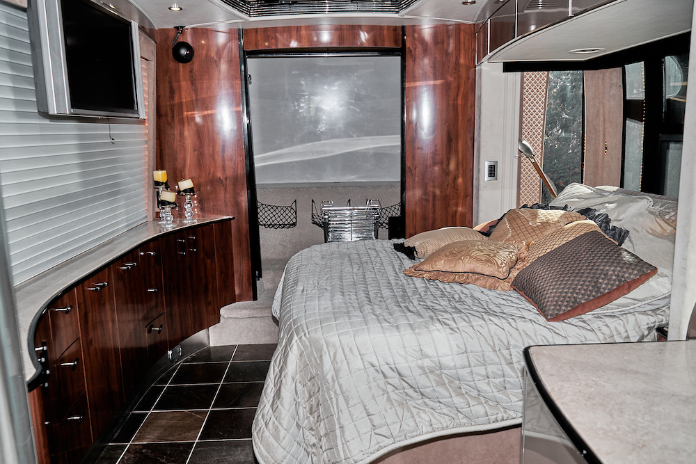 2006 Prevost Legendary XLII For Sale