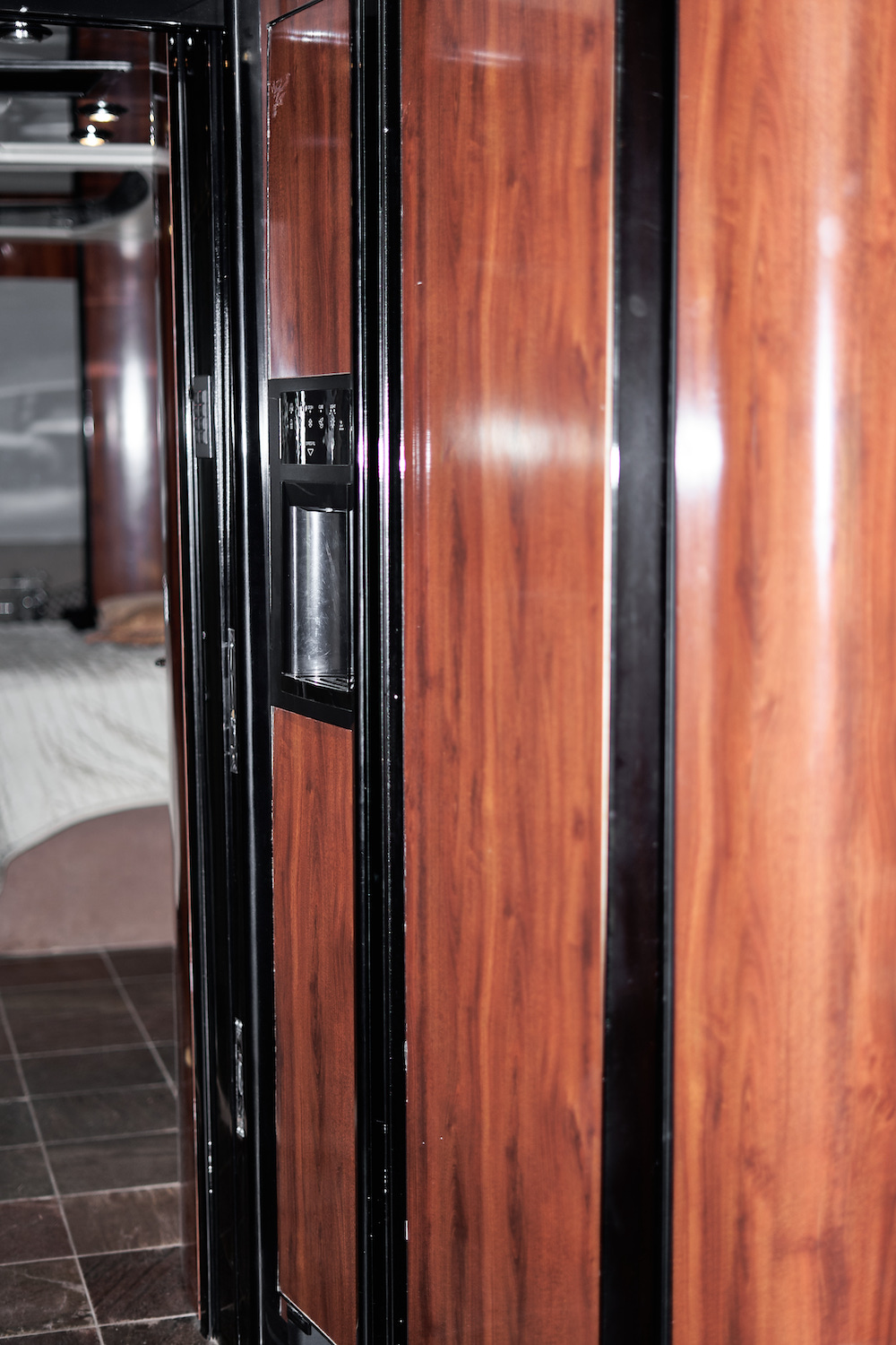 2006 Prevost Legendary XLII For Sale