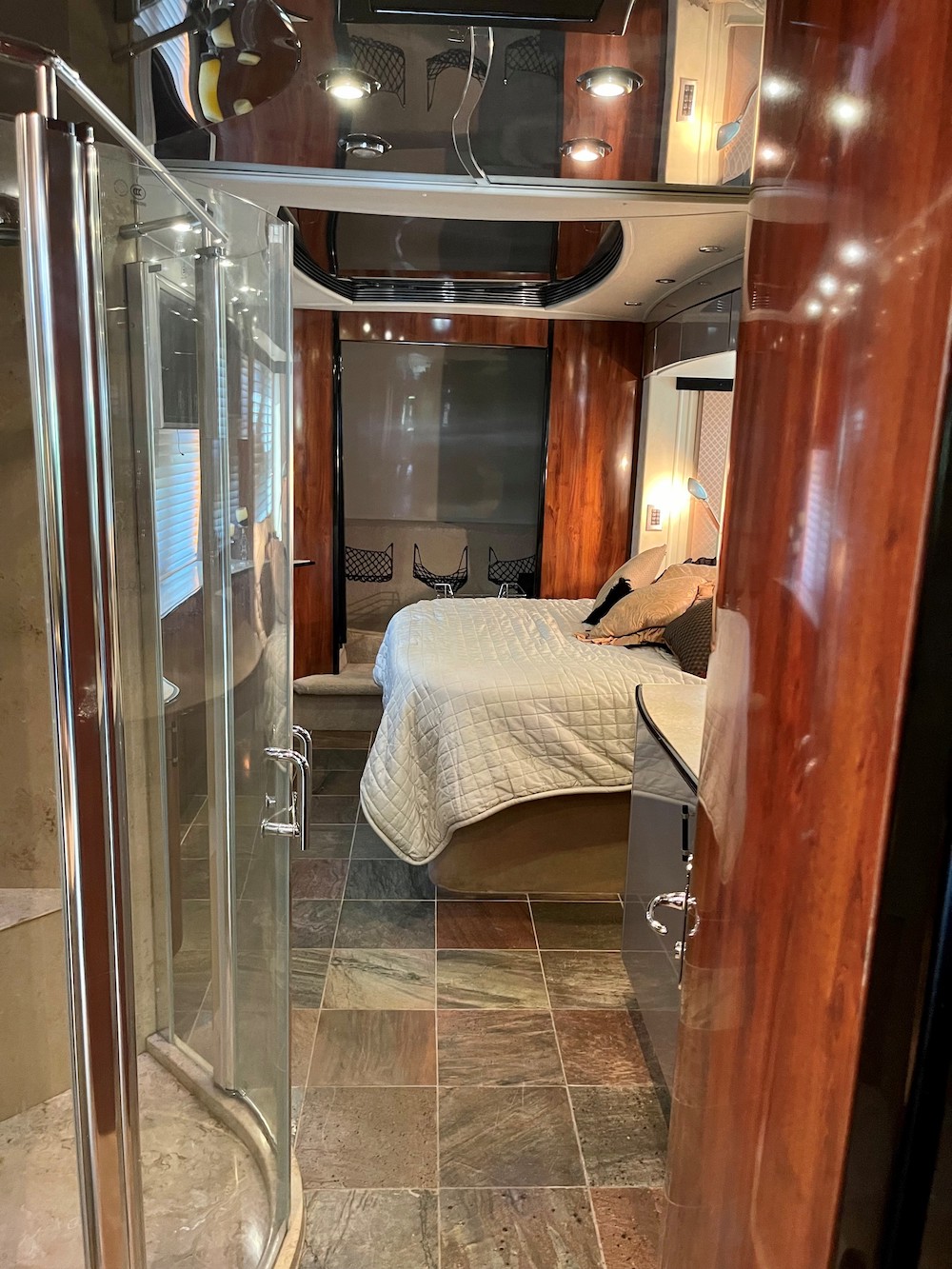 2006 Prevost Legendary XLII For Sale