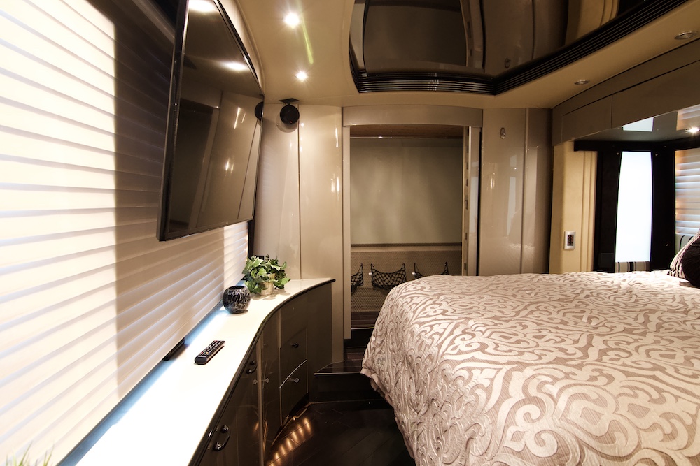 2006 Prevost Legendary XLII For Sale