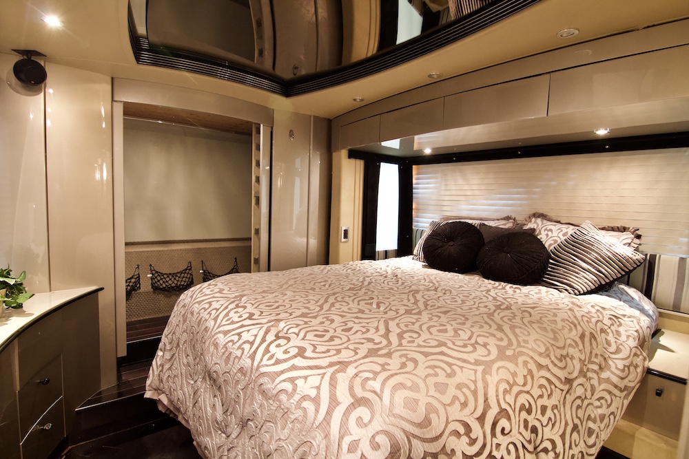 2006 Prevost Legendary XLII For Sale