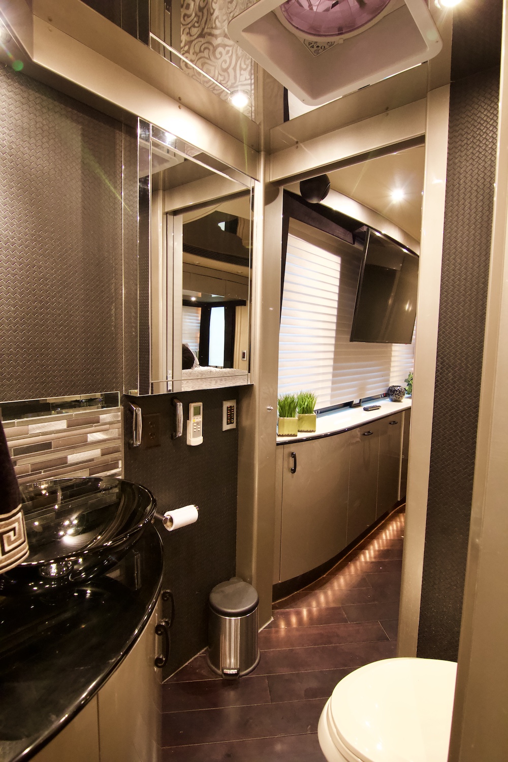 2006 Prevost Legendary XLII For Sale