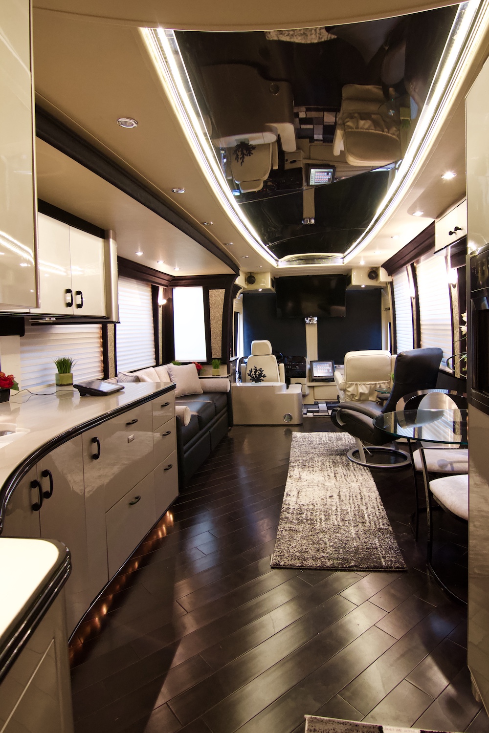 2006 Prevost Legendary XLII For Sale