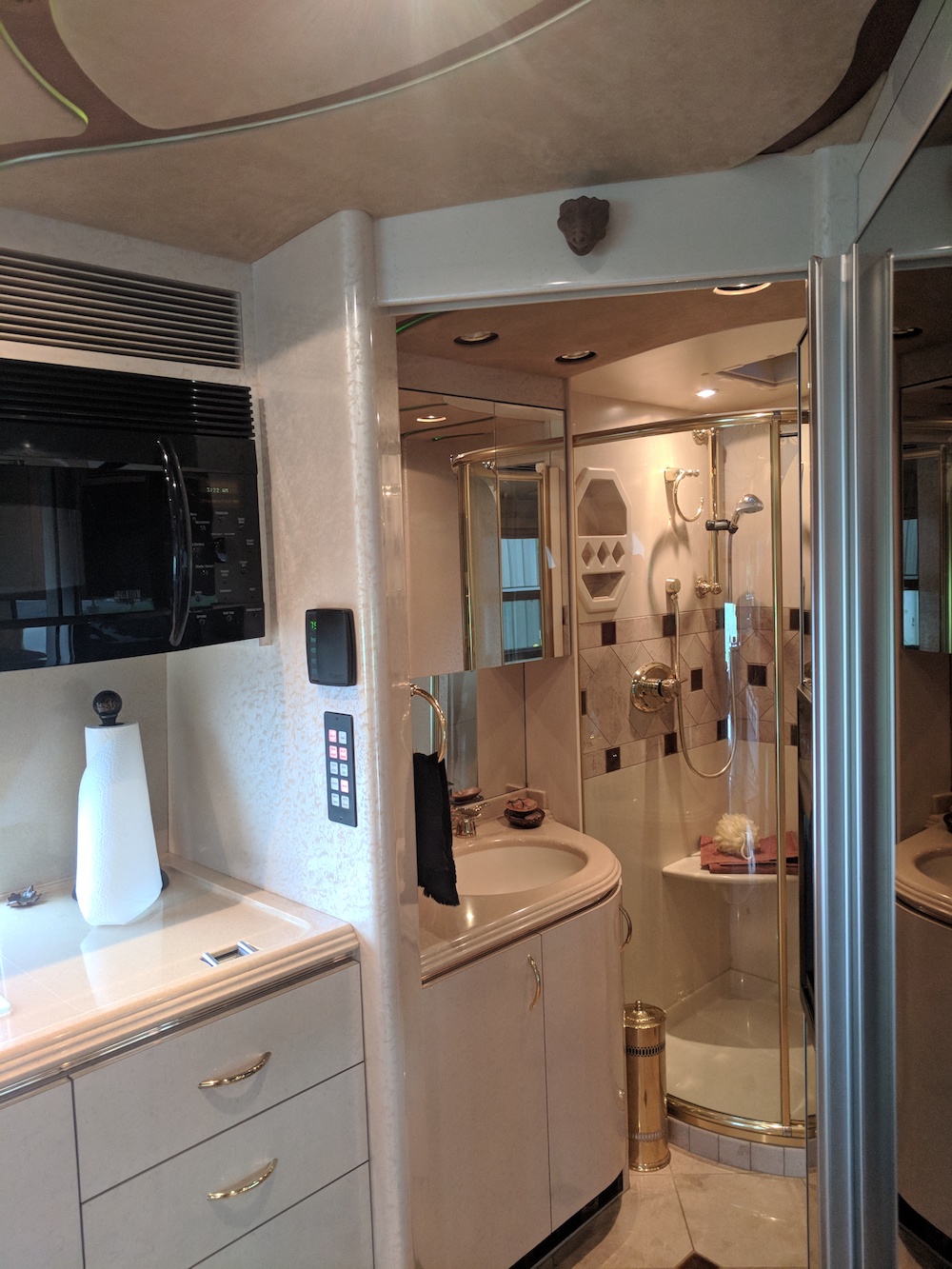 2006 Prevost Marathon H3-45 For Sale