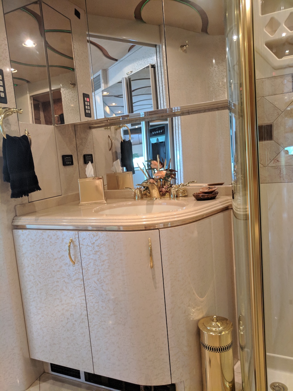 2006 Prevost Marathon H3-45 For Sale