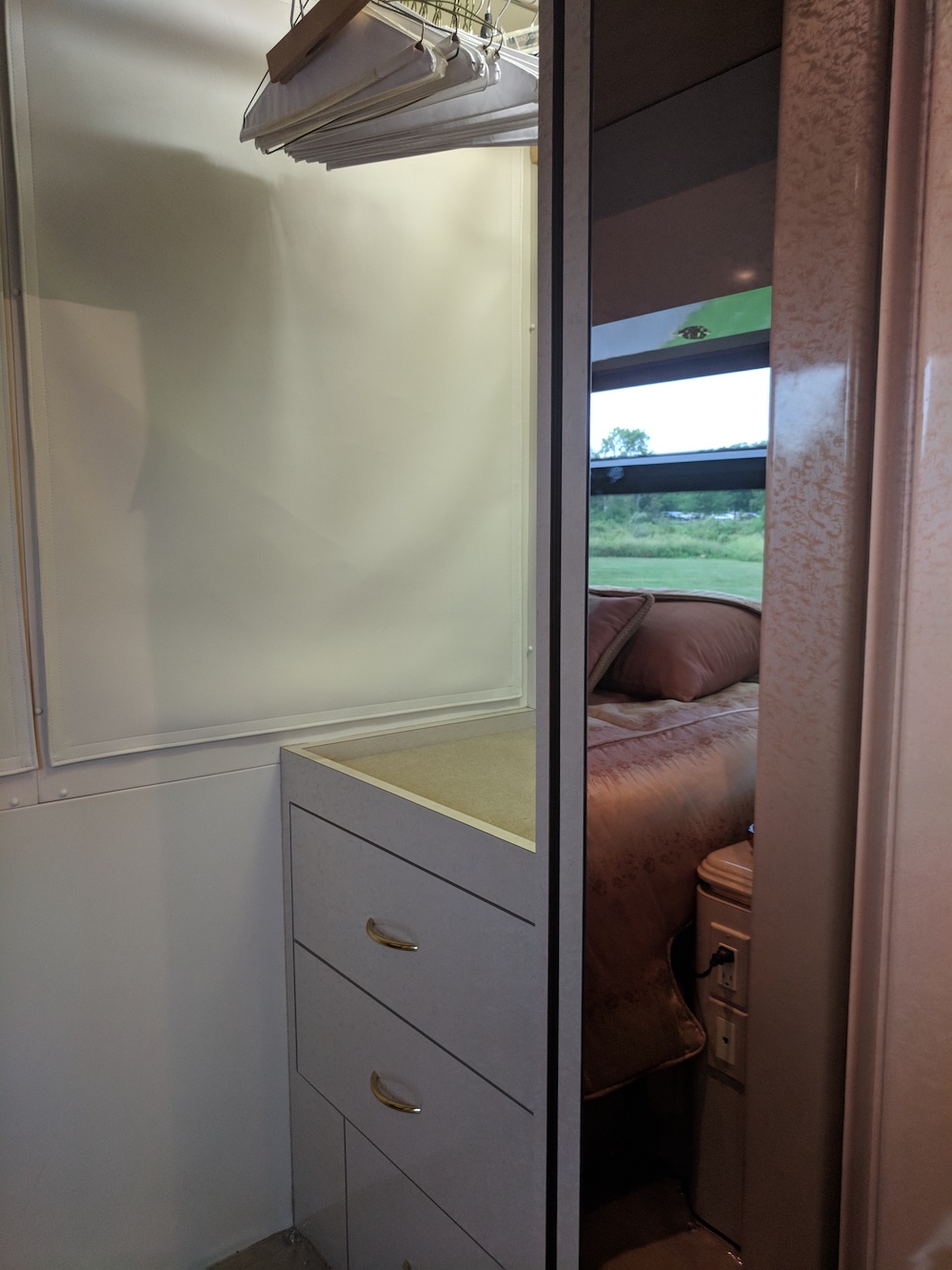 2006 Prevost Marathon H3-45 For Sale