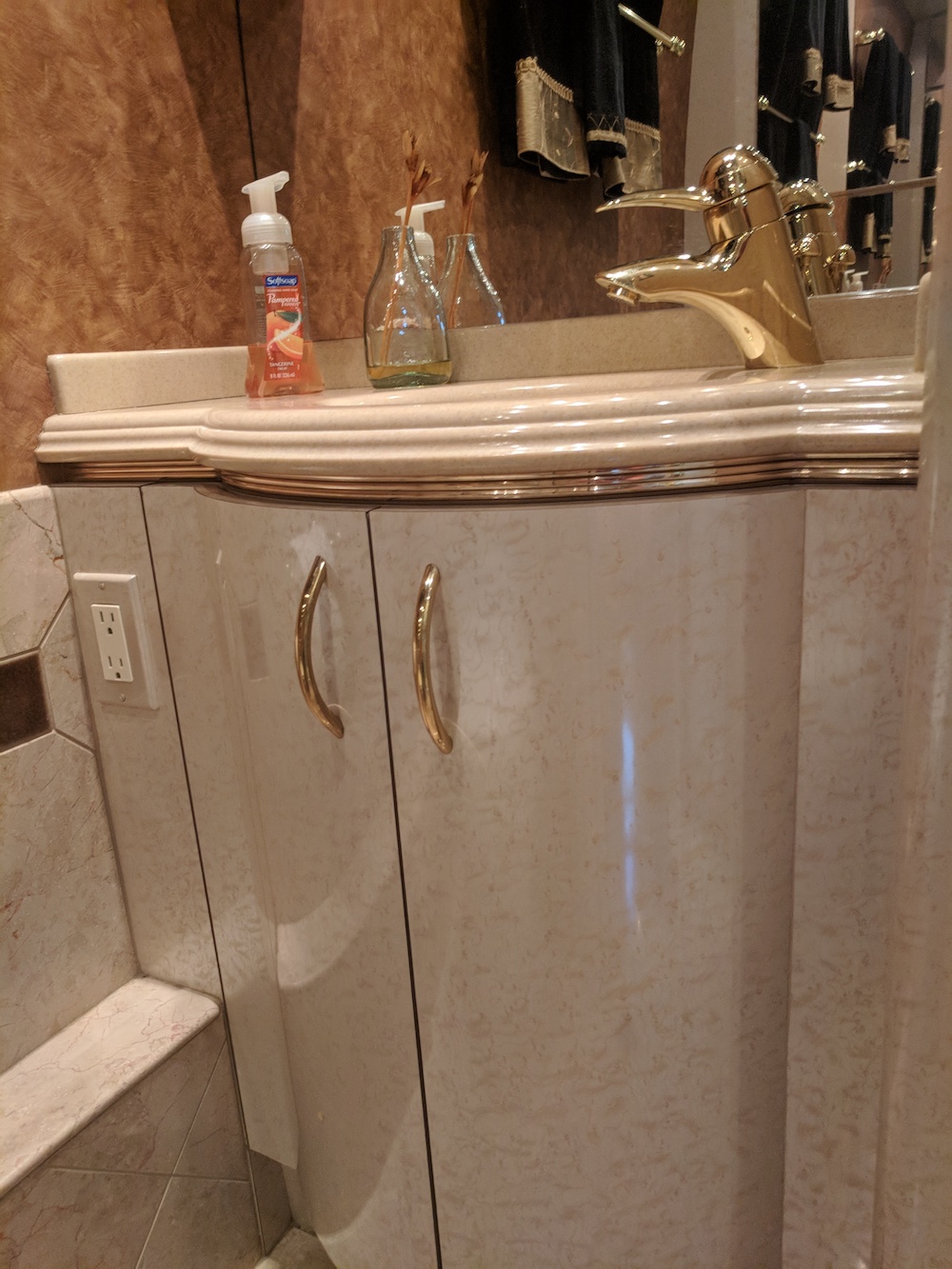 2006 Prevost Marathon H3-45 For Sale