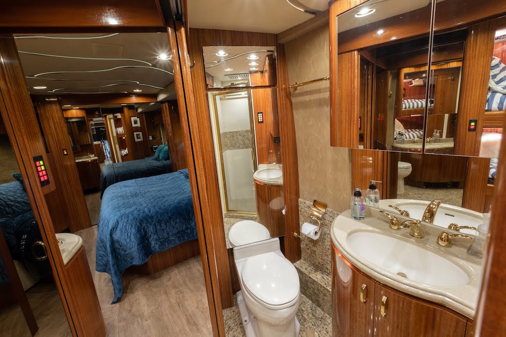 2006 Prevost Marathon H3-45 For Sale