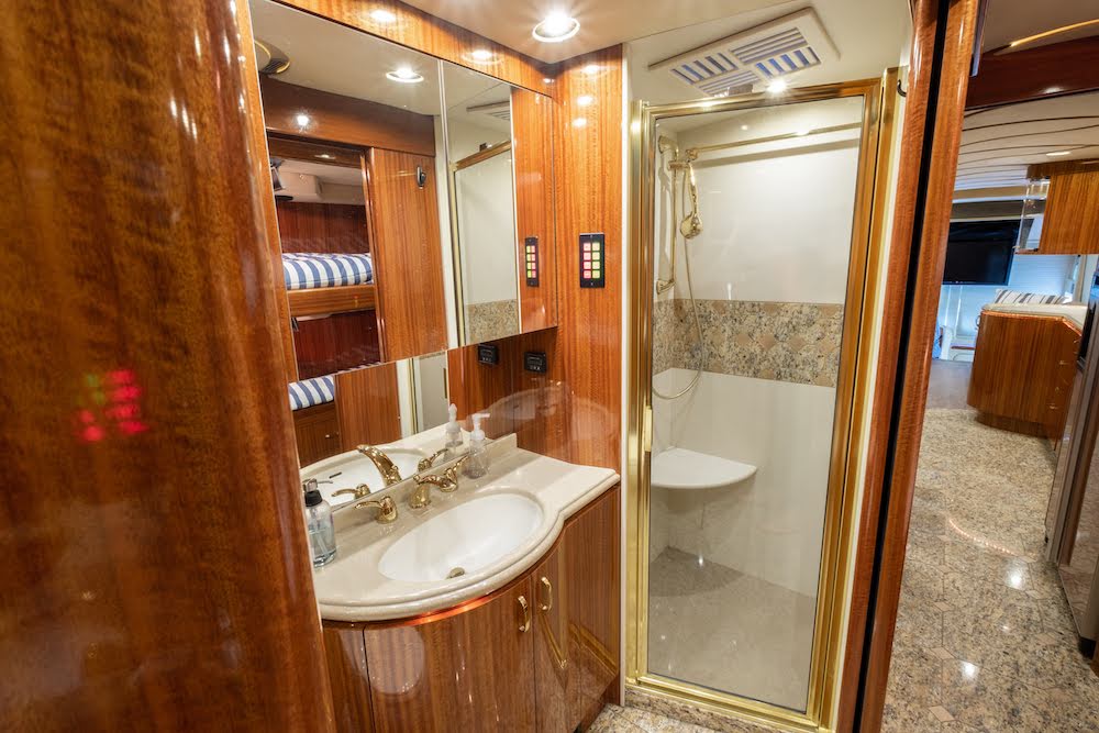 2006 Prevost Marathon H3-45 For Sale