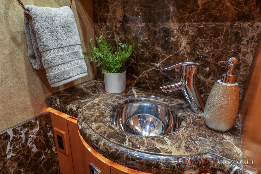 2006 Prevost Marathon H3-45 For Sale