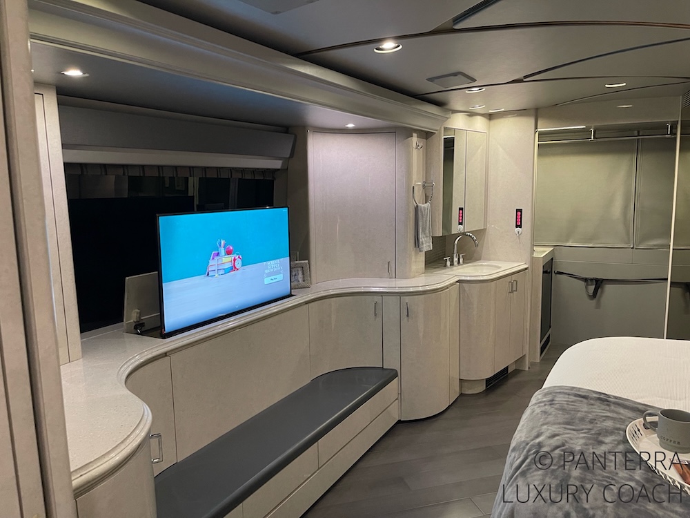 2006 Prevost Marathon H3-45 For Sale