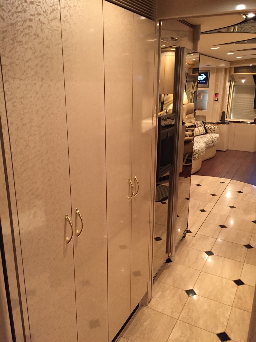 2006 Prevost Marathon H3-45 For Sale