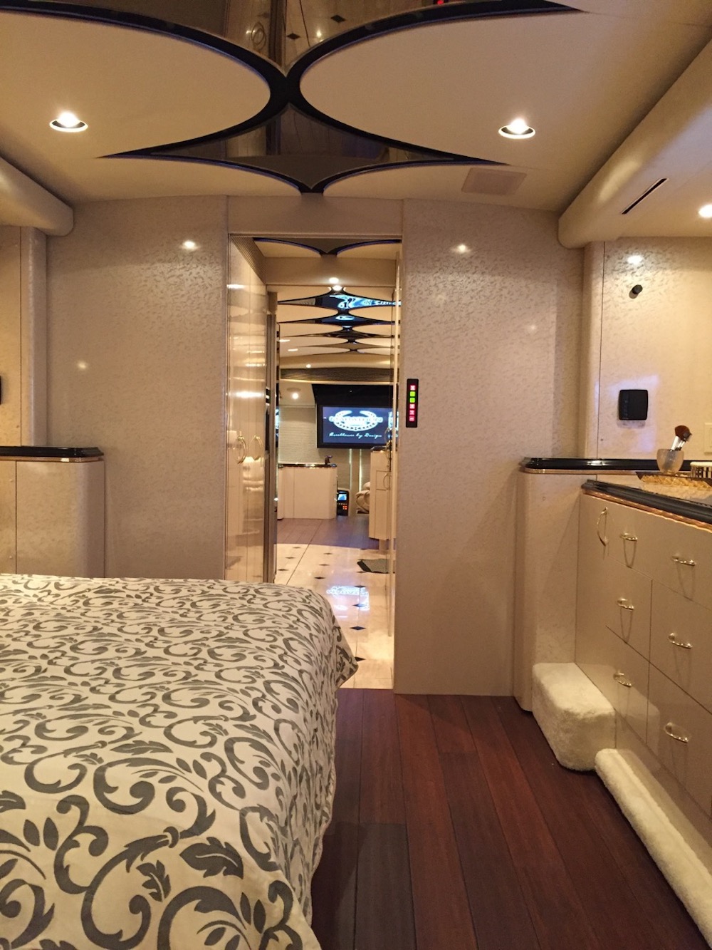 2006 Prevost Marathon H3-45 For Sale