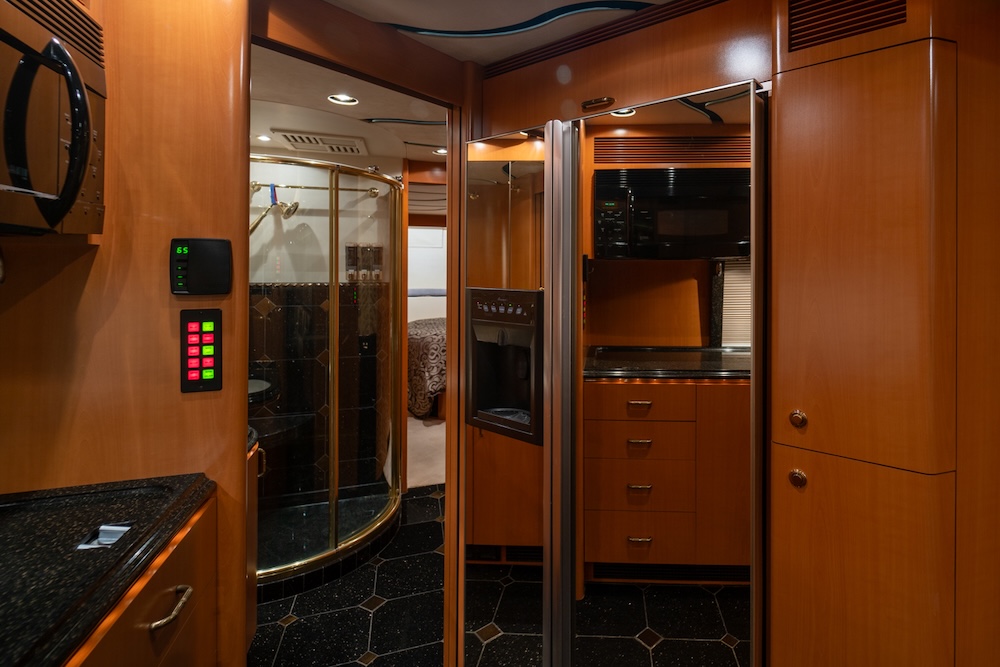 2006 Prevost Marathon XLII For Sale