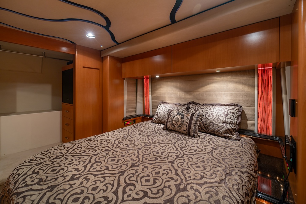 2006 Prevost Marathon XLII For Sale
