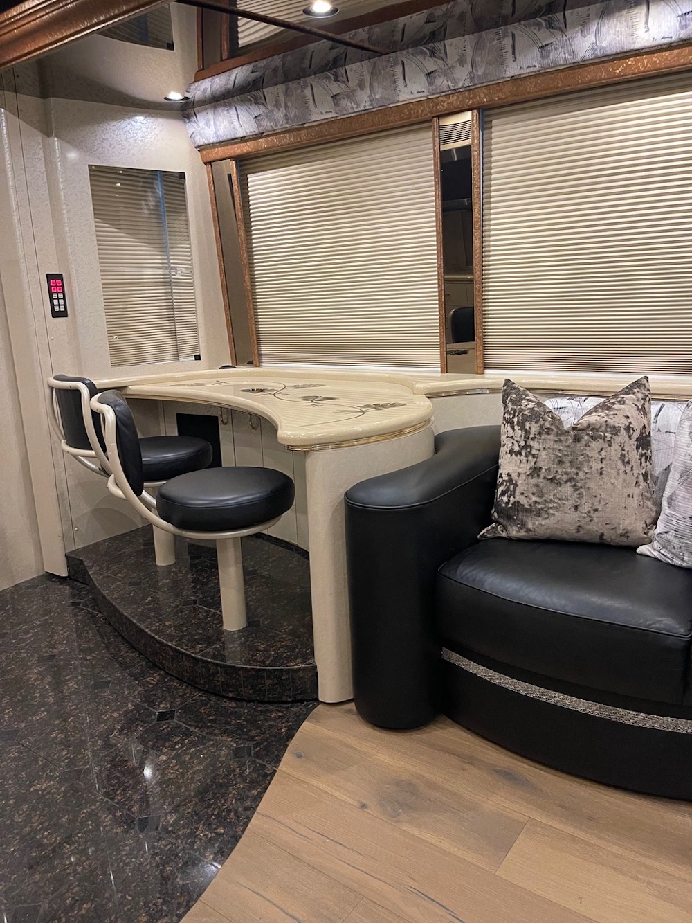 2006 Prevost Marathon XLII For Sale