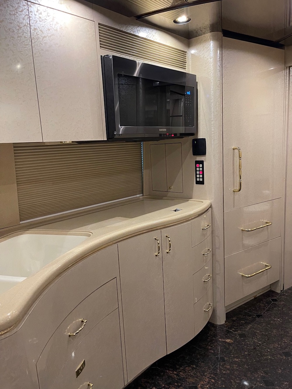 2006 Prevost Marathon XLII For Sale