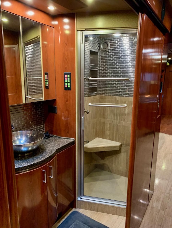 2006 Prevost Marathon XLII For Sale
