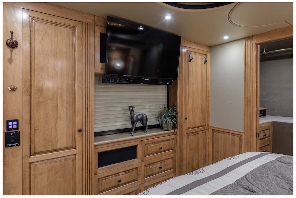 2006 Prevost Royale XLII For Sale