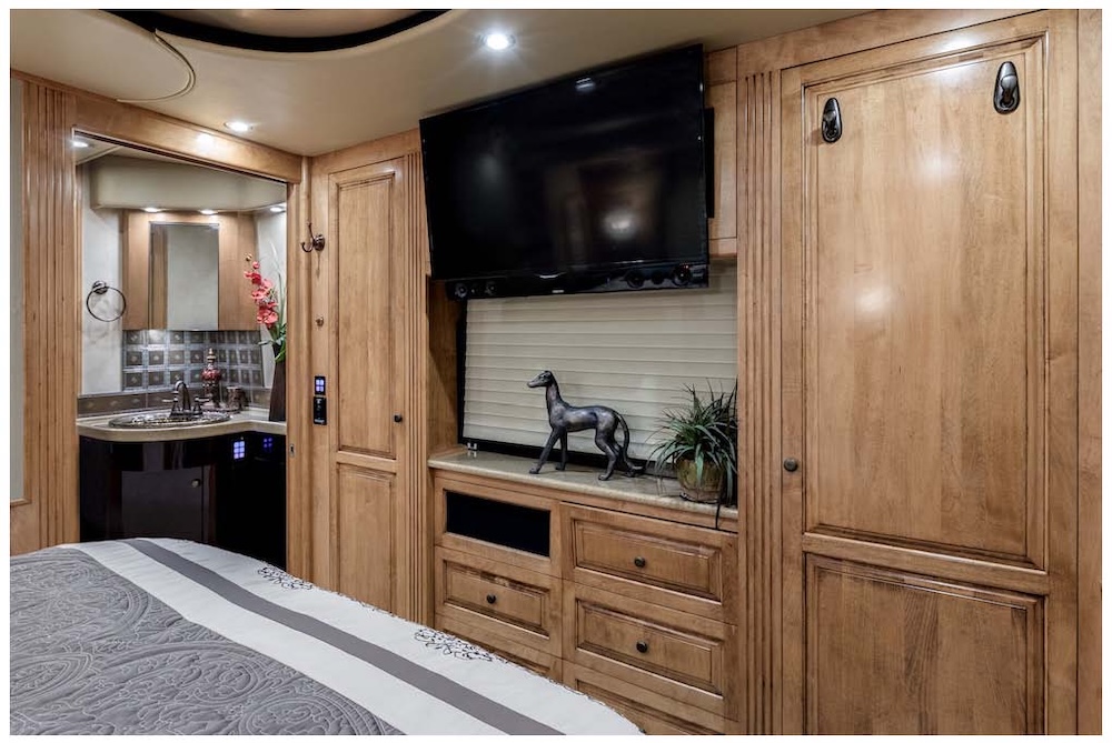 2006 Prevost Royale XLII For Sale