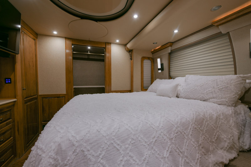 2006 Prevost Royale XLII  For Sale