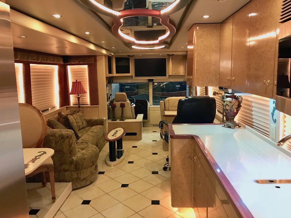 2006 Prevost Thompson XLII For Sale